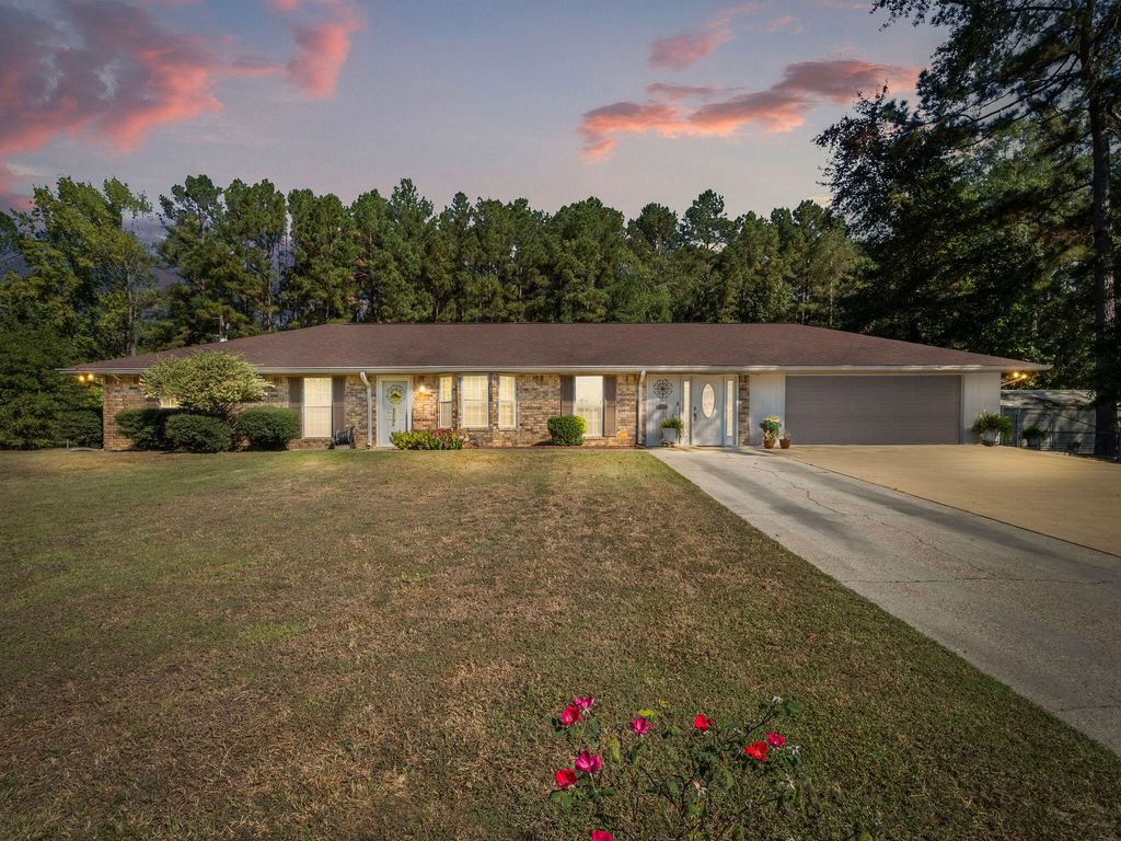 193 Ramona Dr, Leesville, LA 71446