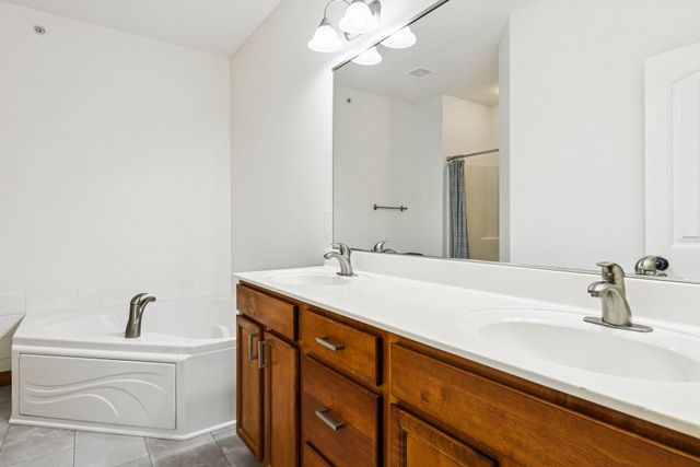 5862 Oakgreen Court N, Stillwater, MN 55082