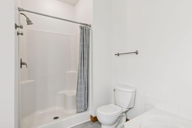 5862 Oakgreen Court N, Stillwater, MN 55082