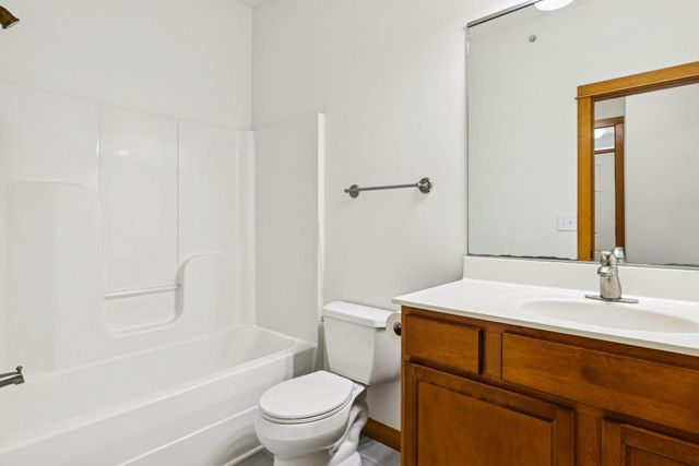 5862 Oakgreen Court N, Stillwater, MN 55082