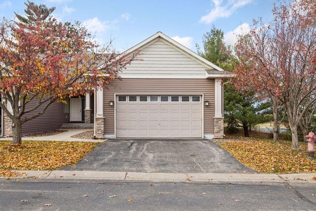 5862 Oakgreen Court N, Stillwater, MN 55082