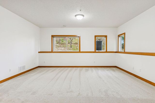 5862 Oakgreen Court N, Stillwater, MN 55082