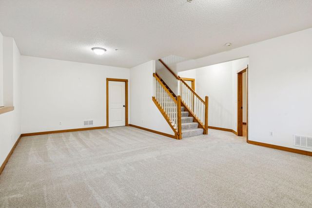 5862 Oakgreen Court N, Stillwater, MN 55082