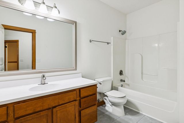 5862 Oakgreen Court N, Stillwater, MN 55082