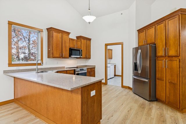 5862 Oakgreen Court N, Stillwater, MN 55082