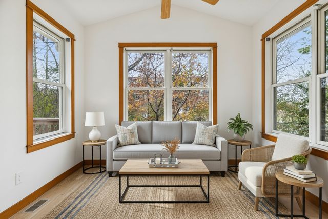 5862 Oakgreen Court N, Stillwater, MN 55082