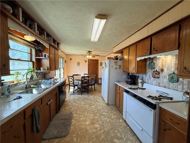 203 Saint George Avenue, Berryville, AR 72616