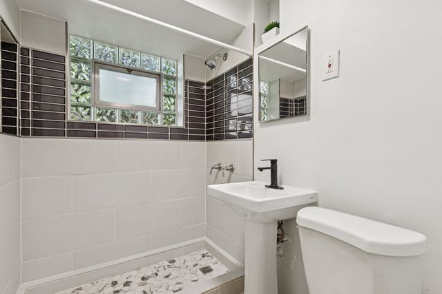 4416 N Harding Avenue 3, Chicago, IL 60625