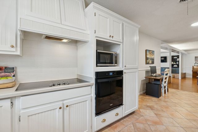 4001 Willow Bend Road, Benbrook, TX 76116