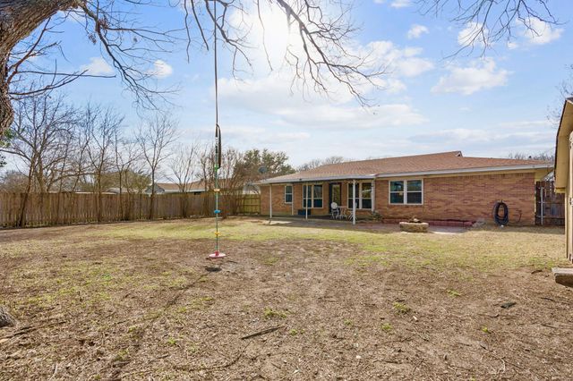 4001 Willow Bend Road, Benbrook, TX 76116