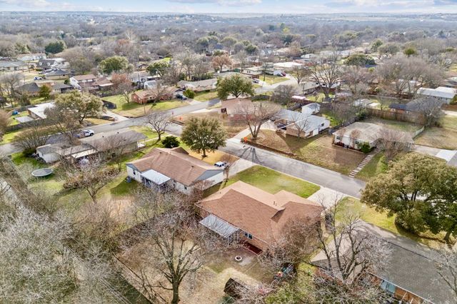 4001 Willow Bend Road, Benbrook, TX 76116