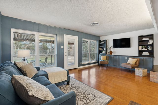 4001 Willow Bend Road, Benbrook, TX 76116