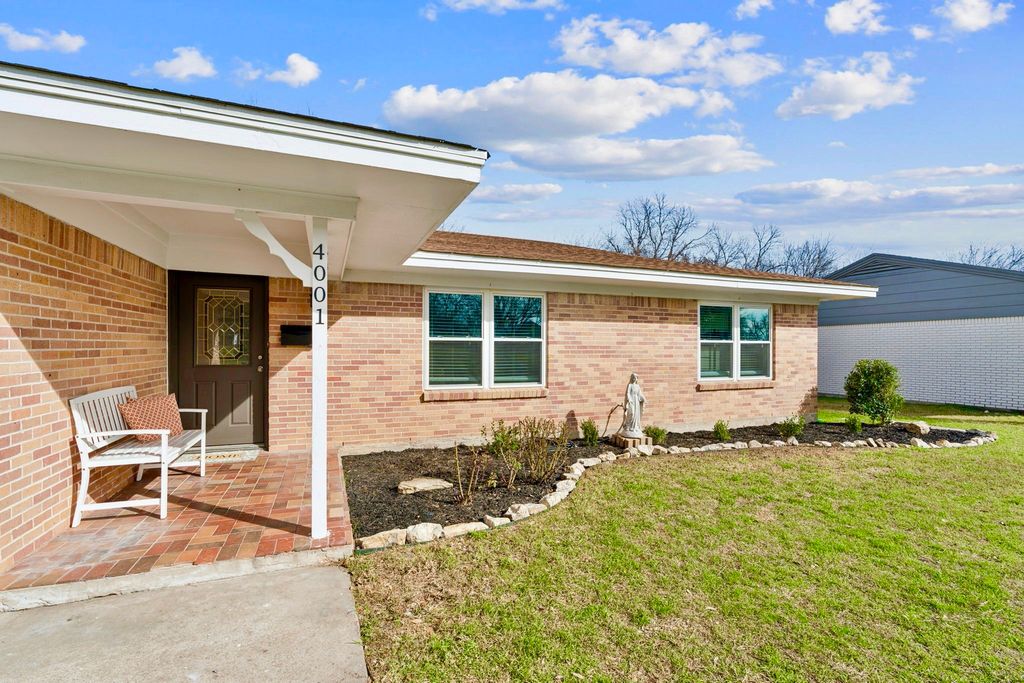 4001 Willow Bend Road, Benbrook, TX 76116