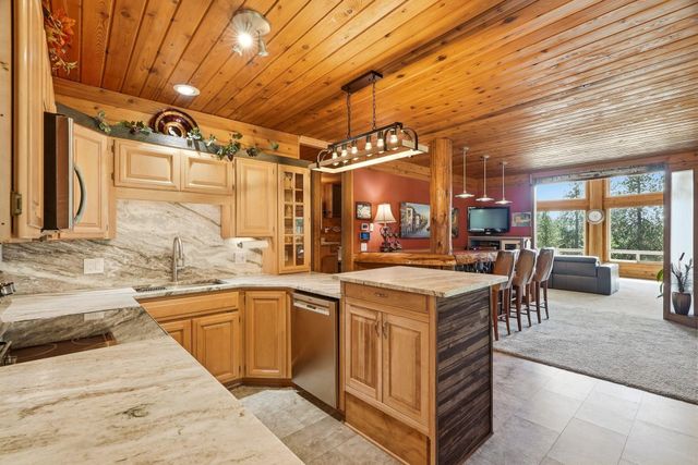 15504 N Osprey Ln, Newman Lake, WA 99025