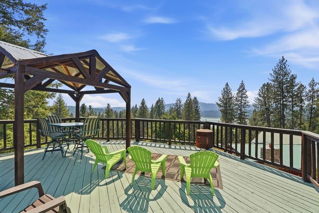 15504 N Osprey Ln, Newman Lake, WA 99025