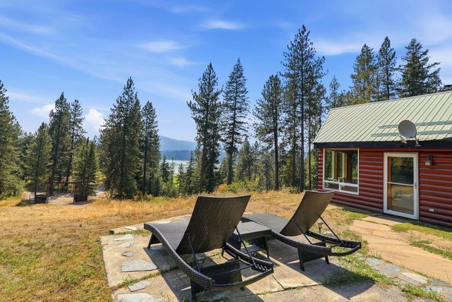 15504 N Osprey Ln, Newman Lake, WA 99025