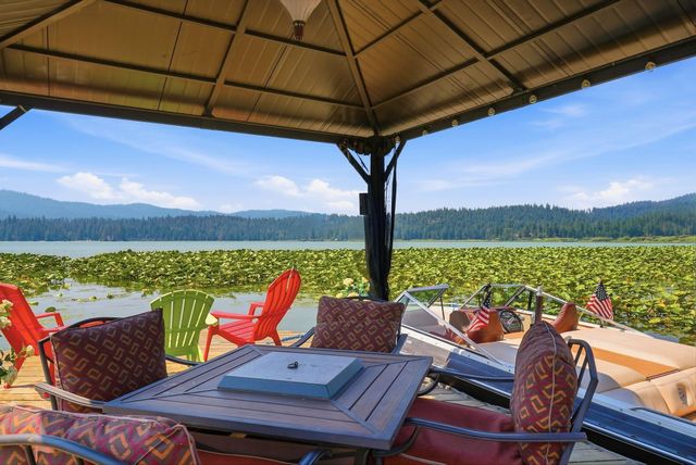 15504 N Osprey Ln, Newman Lake, WA 99025
