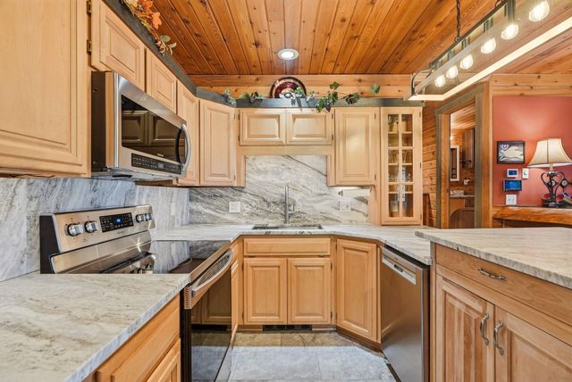 15504 N Osprey Ln, Newman Lake, WA 99025