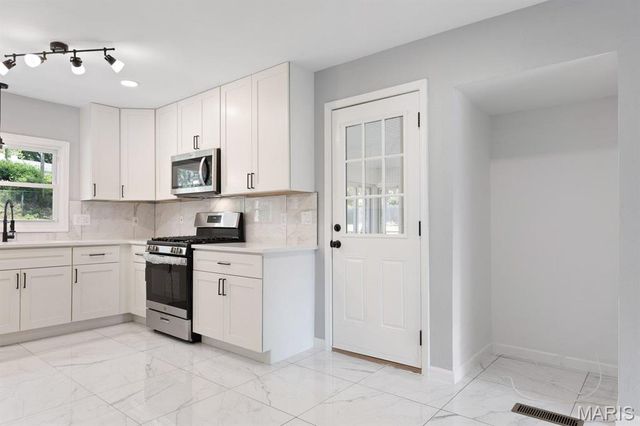 815 Ariege Drive, Creve Coeur, MO 63141