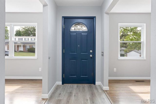 815 Ariege Drive, Creve Coeur, MO 63141