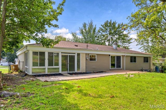815 Ariege Drive, Creve Coeur, MO 63141