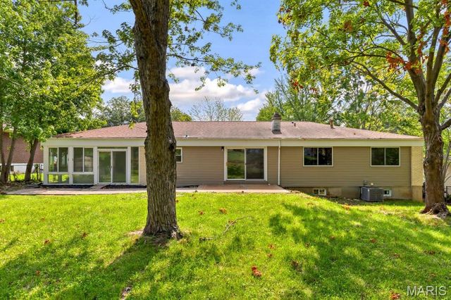815 Ariege Drive, Creve Coeur, MO 63141