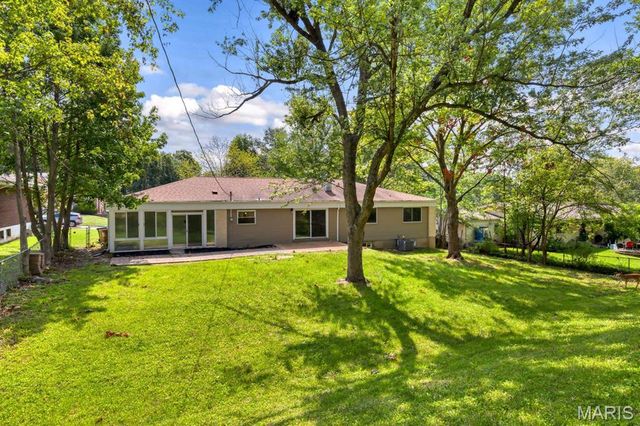 815 Ariege Drive, Creve Coeur, MO 63141