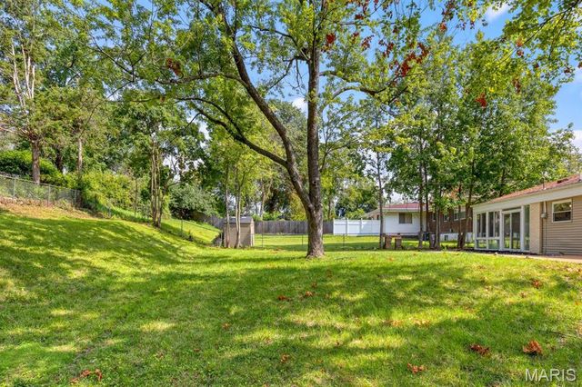 815 Ariege Drive, Creve Coeur, MO 63141