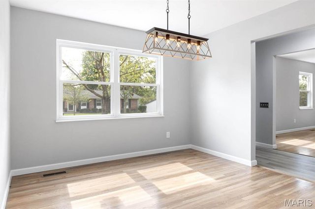 815 Ariege Drive, Creve Coeur, MO 63141
