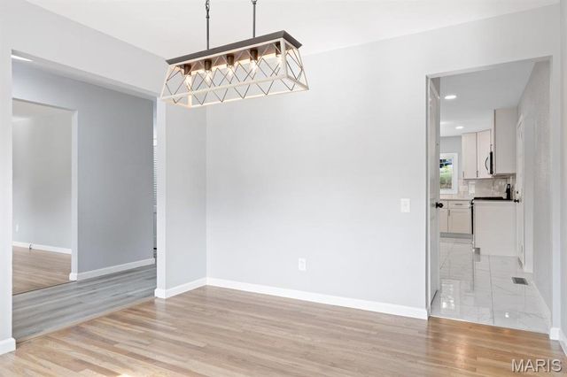 815 Ariege Drive, Creve Coeur, MO 63141