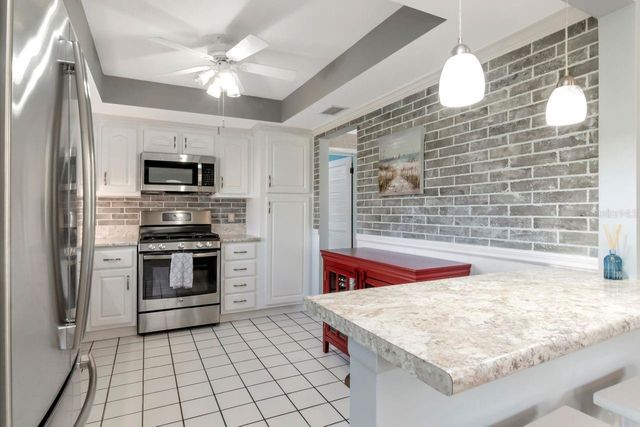 6070 80TH STREET N 215, St Petersburg, FL 33709