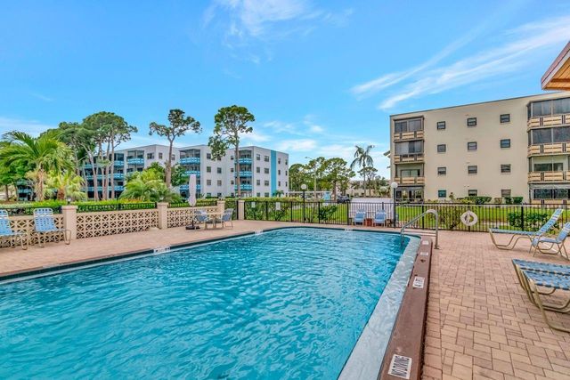 6070 80TH STREET N 215, St Petersburg, FL 33709