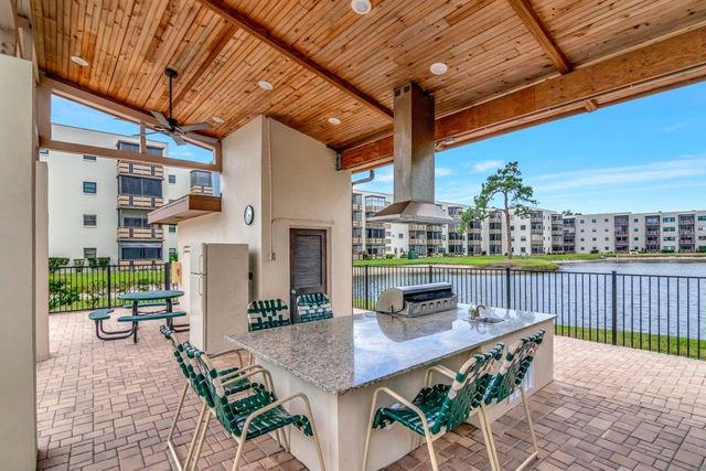 6070 80TH STREET N 215, St Petersburg, FL 33709