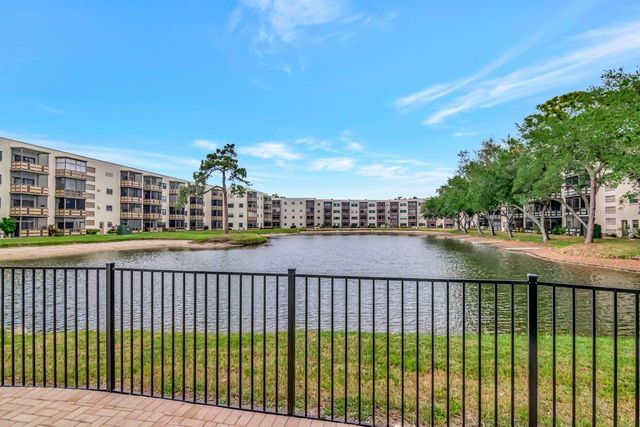 6070 80TH STREET N 215, St Petersburg, FL 33709