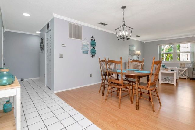 6070 80TH STREET N 215, St Petersburg, FL 33709