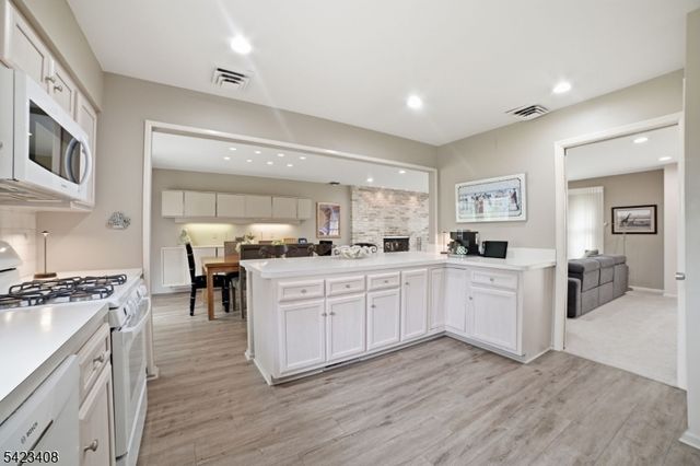 50 Knollwood Dr, Livingston Twp., NJ 07039