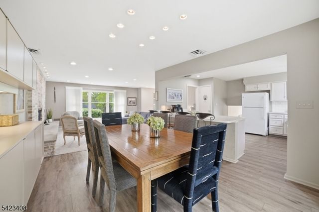 50 Knollwood Dr, Livingston Twp., NJ 07039