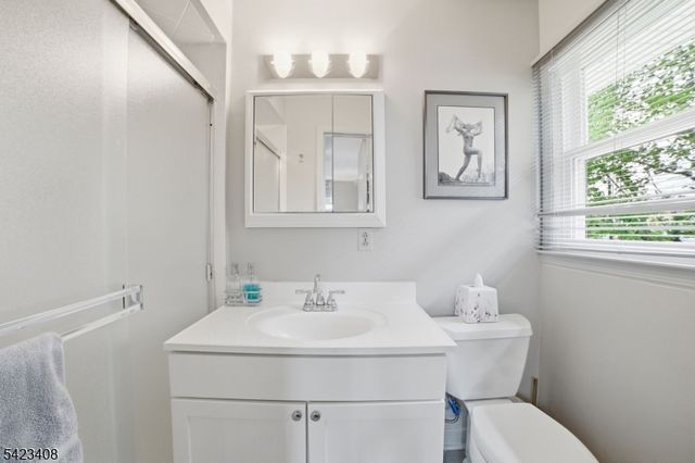 50 Knollwood Dr, Livingston Twp., NJ 07039