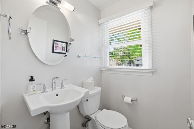 50 Knollwood Dr, Livingston Twp., NJ 07039