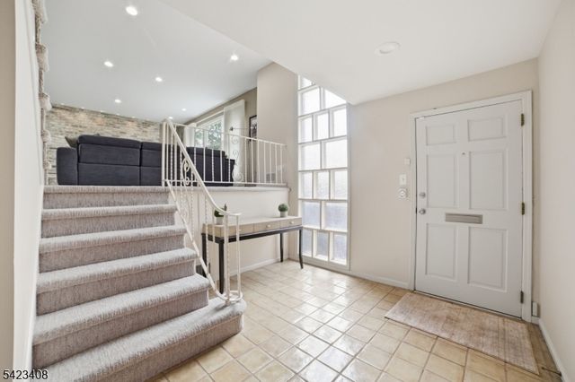 50 Knollwood Dr, Livingston Twp., NJ 07039