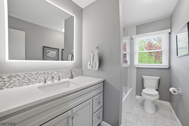 50 Knollwood Dr, Livingston Twp., NJ 07039