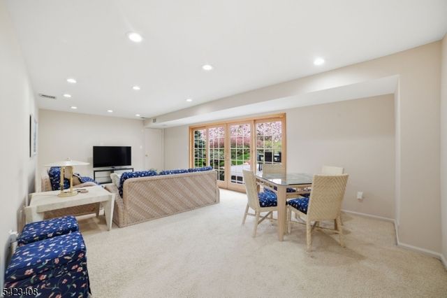 50 Knollwood Dr, Livingston Twp., NJ 07039