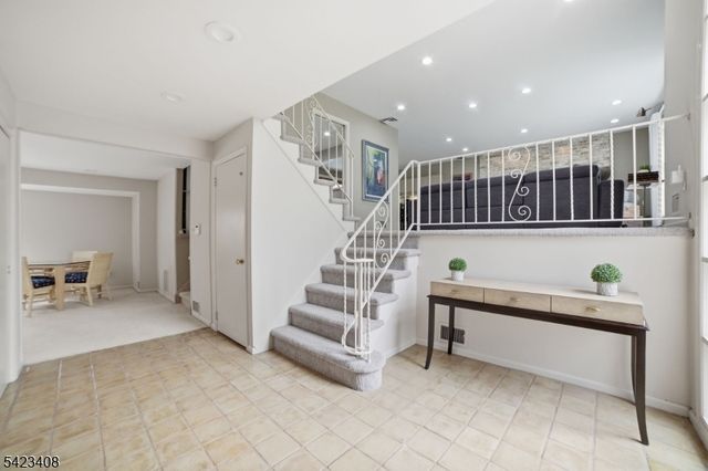 50 Knollwood Dr, Livingston Twp., NJ 07039