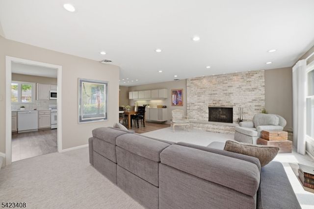 50 Knollwood Dr, Livingston Twp., NJ 07039