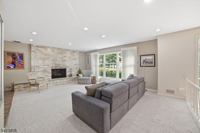 50 Knollwood Dr, Livingston Twp., NJ 07039