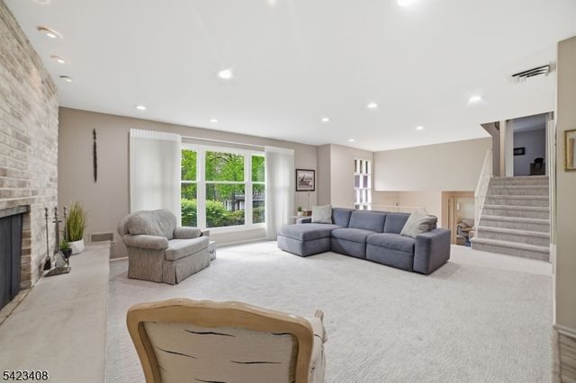 50 Knollwood Dr, Livingston Twp., NJ 07039