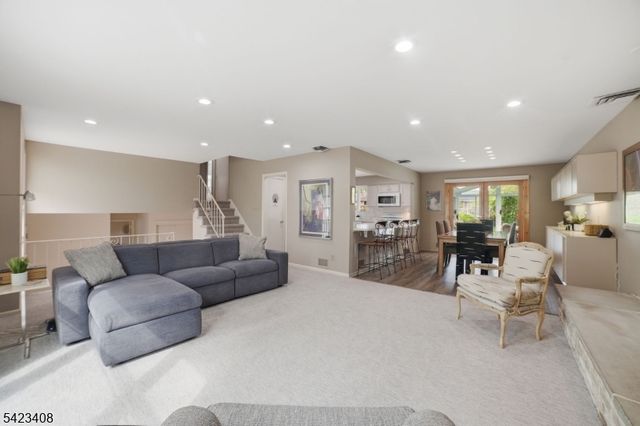 50 Knollwood Dr, Livingston Twp., NJ 07039