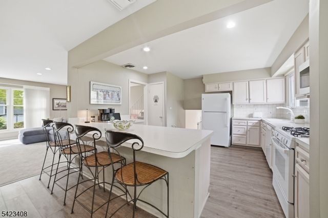 50 Knollwood Dr, Livingston Twp., NJ 07039