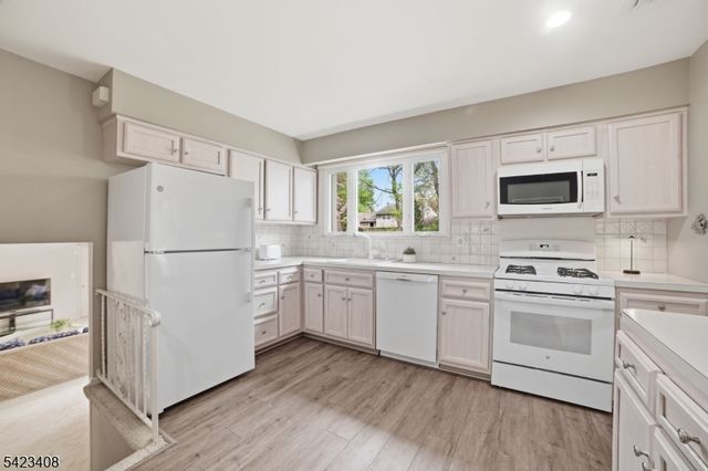 50 Knollwood Dr, Livingston Twp., NJ 07039