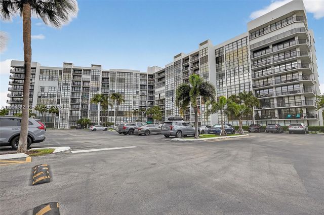 800 Parkview Dr 908, Hallandale Beach, FL 33009